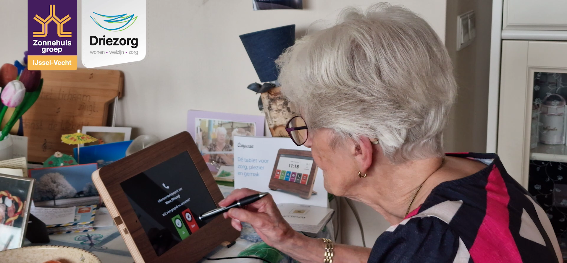 VIDEO: Mw. Van den Brink ontvangt beeldzorg via een tablet